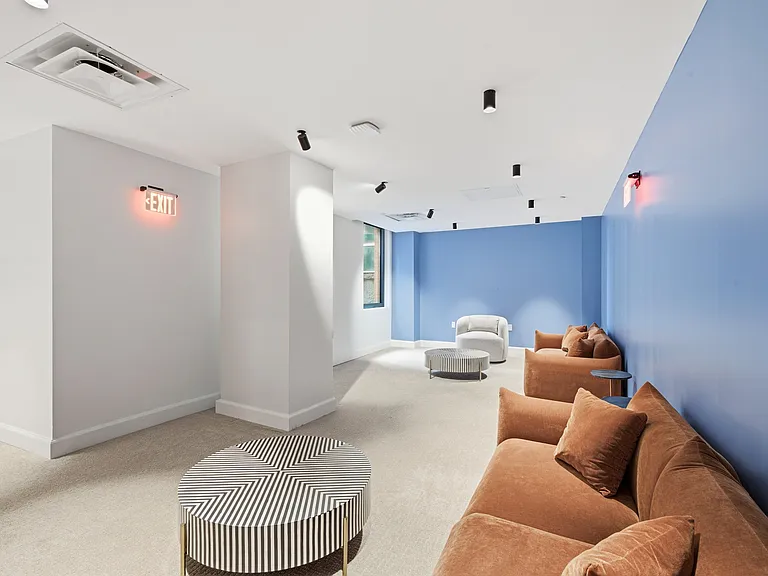 628 Summit Ave #1 — Photo 16