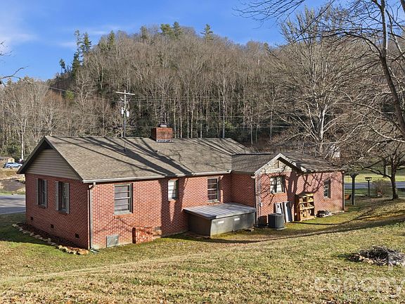 3rd image of 504 Greens Creek Rd