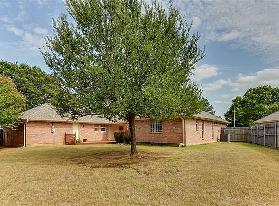 4th image of 4601 Lupin Pl