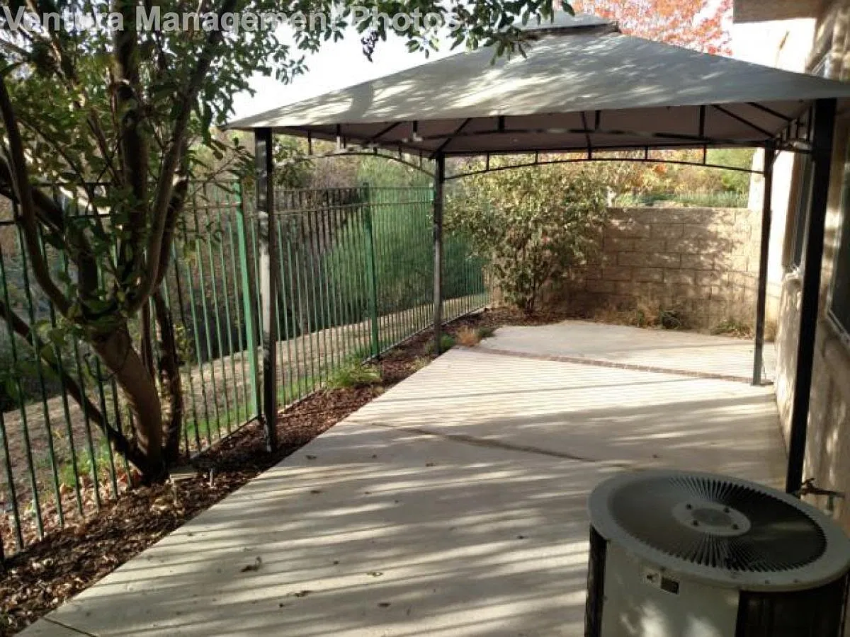 4 bed, 2.5 bath, 1743 sqft, $4,100 — Photo 2
