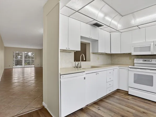 2006 Granada Drive #O3, Coconut Creek, FL 33066
