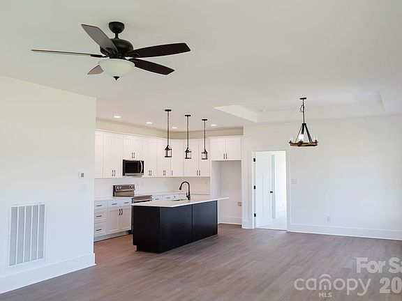 5th image of 573 Hopes Corner Dr