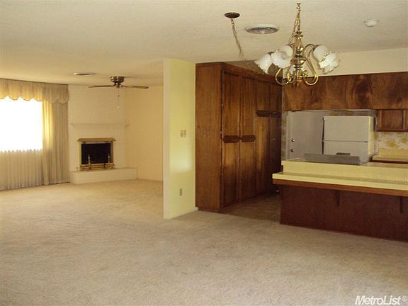 4th image of 8931 Plaza Park Dr