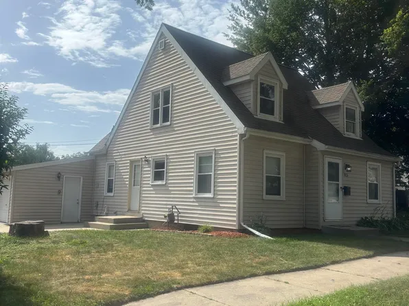 915 West St, Baraboo, WI 53913