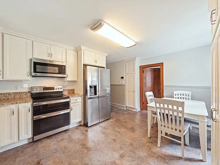 253 Thomas Rd — Photo 16