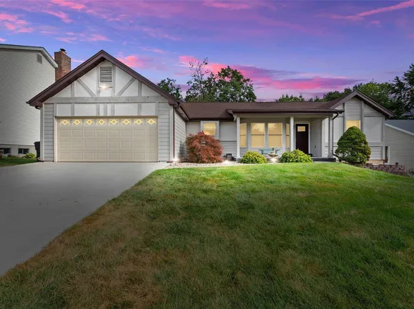 4216 Greensboro Dr, Saint Charles, MO 63304