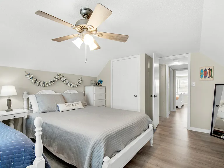 301 Chelsea Dr — Photo 27