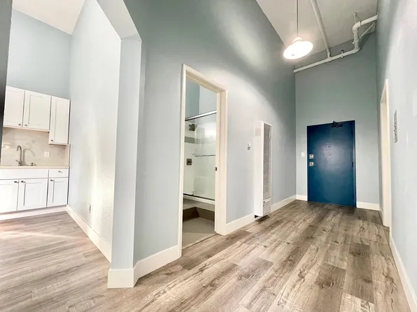 371 12th St #1, Oakland, CA 94607