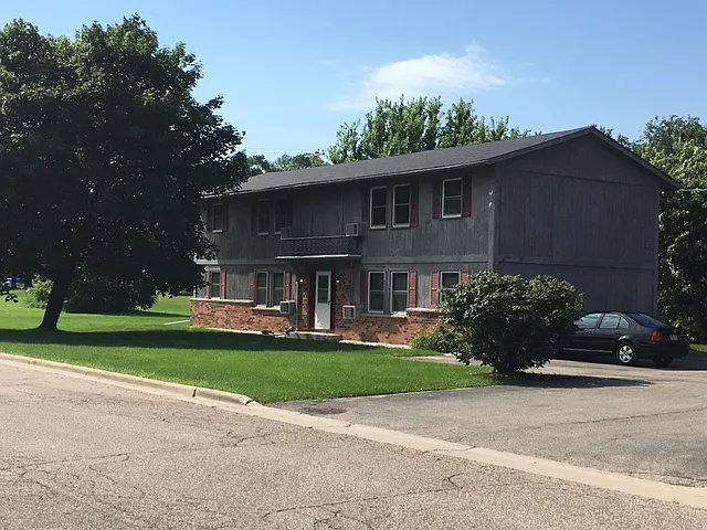 233 W Grant Street — Photo 2