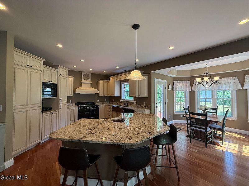 5th image of 30 Beacon Hollow Way