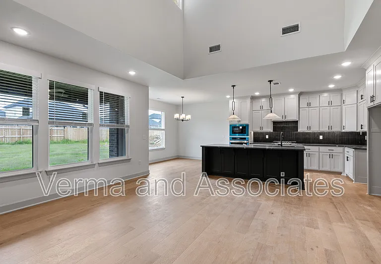 1121 Whistler St — Photo 17