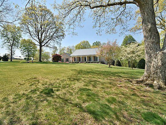 3rd image of 835 Poplar Springs Rd