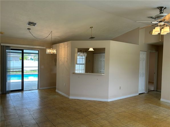 1080 Seamist Ln, Sebastian, FL 32958