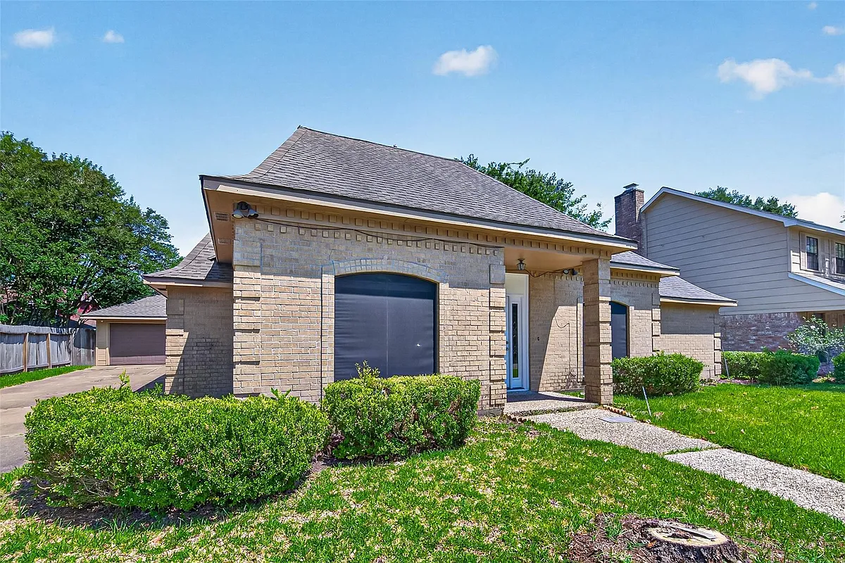 Building Photo - 14934 Camino Rancho Dr