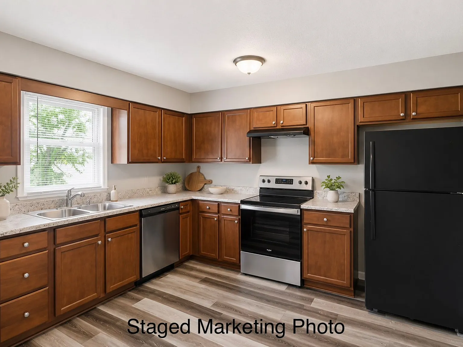 Lincoln Apartments — Photo 4