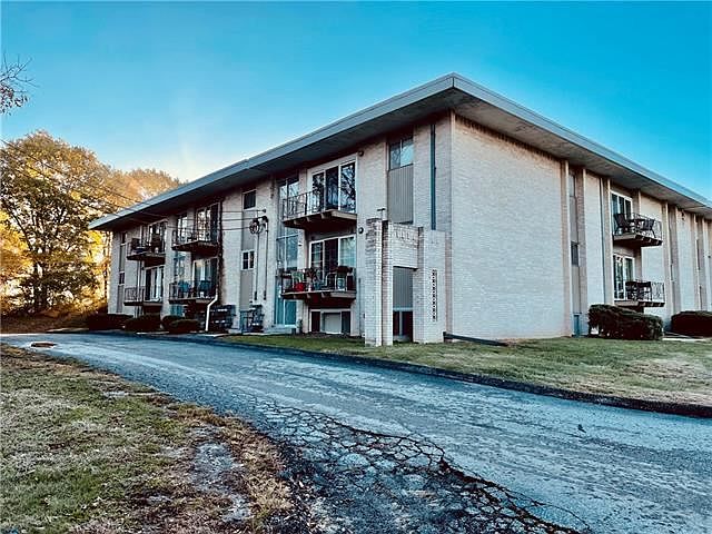 1st image of 2811 Pembroke Ln #18C