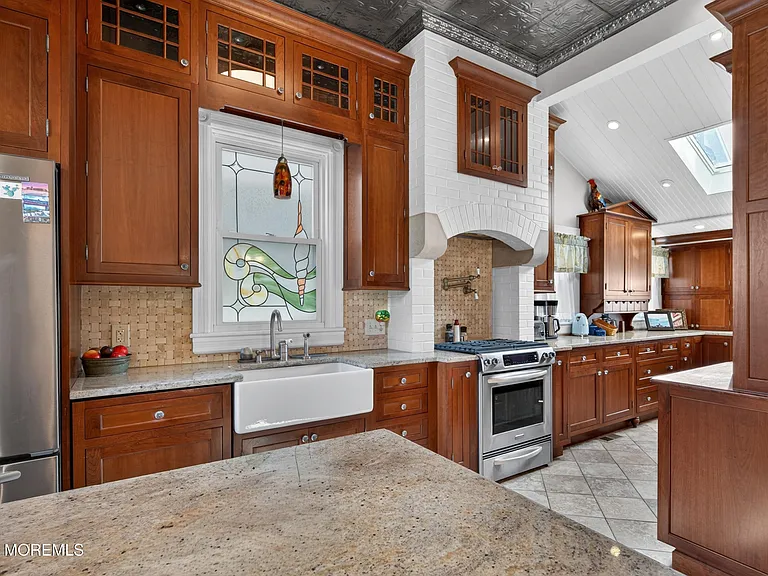44 Webb Ave — Photo 11