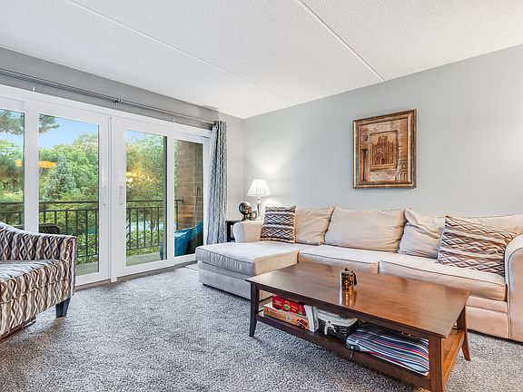 4th image of 3940 W Bryn Mawr Ave APT 201