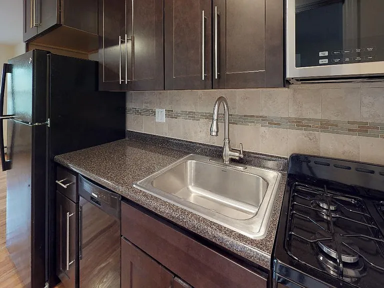Crestview Gardens Apartments — Photo 5