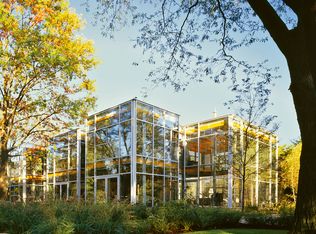 5 Rolling Ridge Rd, Northfield, IL 60093