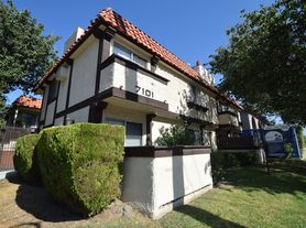 7101, 1 beds  1.0 baths (400 sqft)