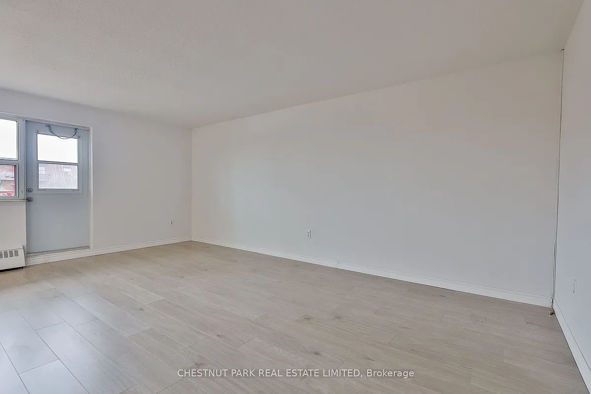 Building Photo - 888 Glen St #408