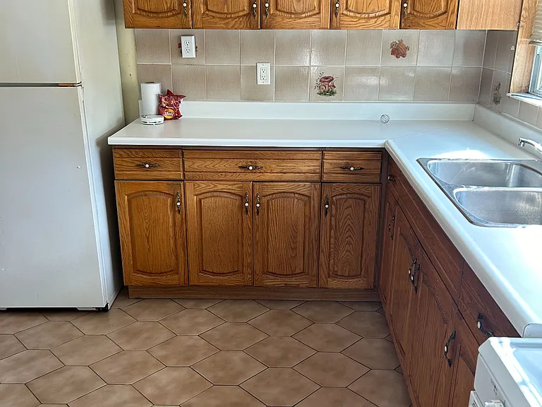 472 Winona Dr #MAIN FL — Photo 4