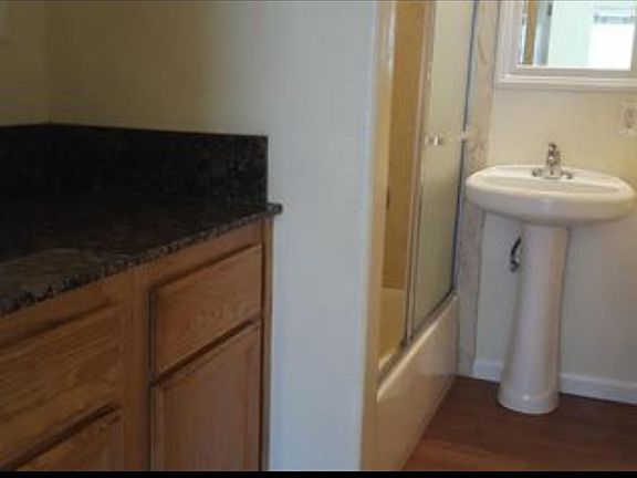 5th image of 4605 Lantana Ave