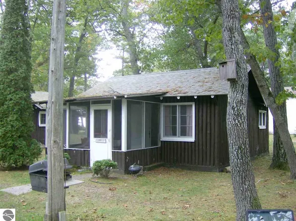 973 Huron St, East Tawas, MI 48730