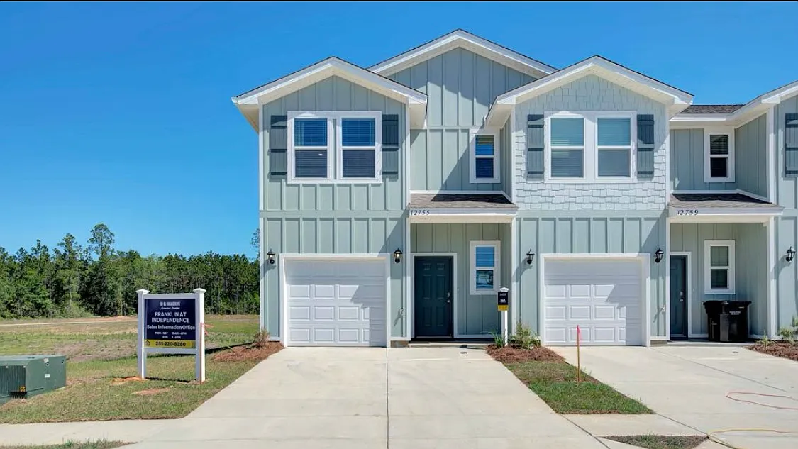3 bed, 2.5 bath, 1437 sqft, $1,700 — Photo 1