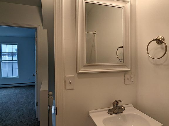 5th image of 22 Wallace Ct