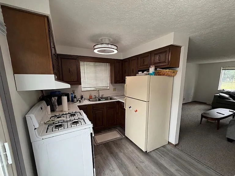 317-319 Stewart Ave NW — Photo 5