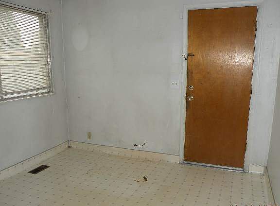 4th image of 5063 S Dyer Ln