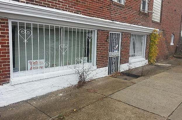 2nd image of 2930 Baker St