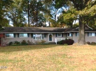 227 Edgewood Rd, Salem, IL 62881