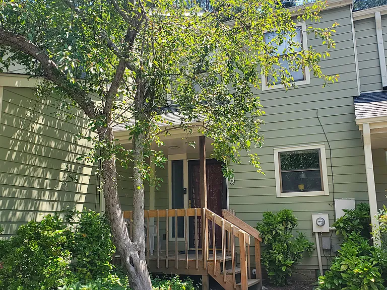 106 Beechwood Dr — Photo 1