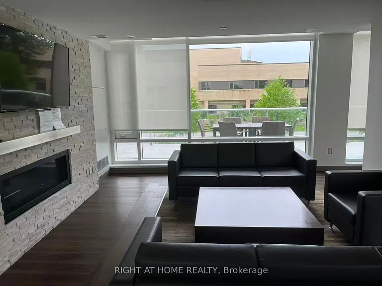 530 De Mazenod Ave #303 — Photo 23