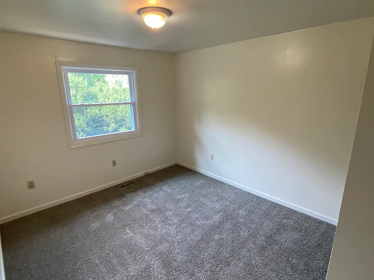 703 Montgomery St — Photo 18