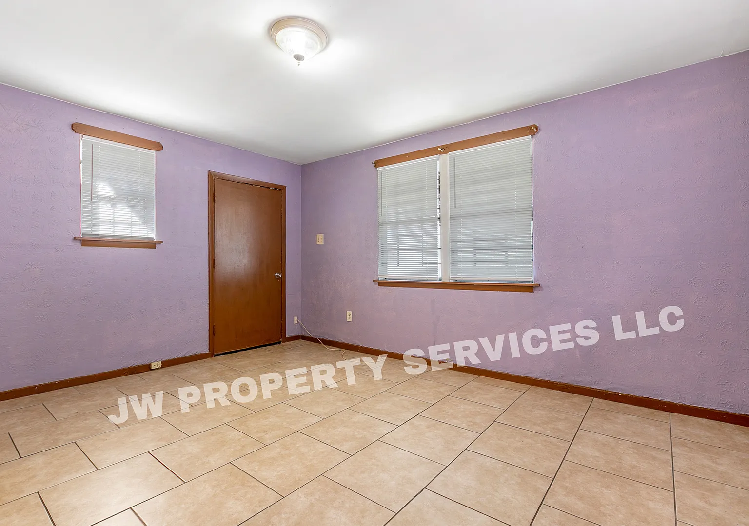 2633 Governor Nicholls — Photo 2