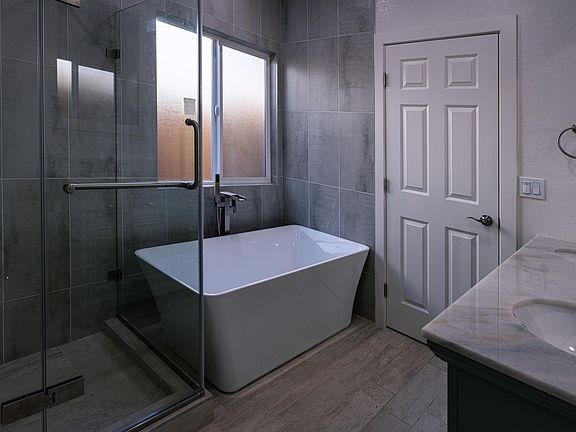 4th image of 2064 Randolph Dr