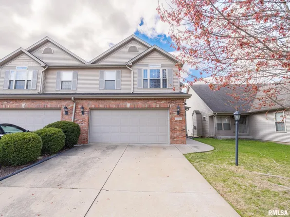 2204 W Kenfield Ct, Peoria, IL 61615