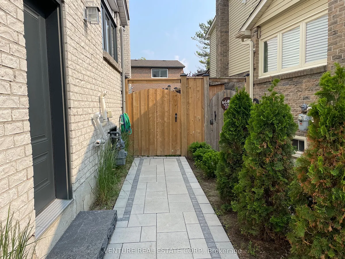 Building Photo - 55 Batson Dr #REAR