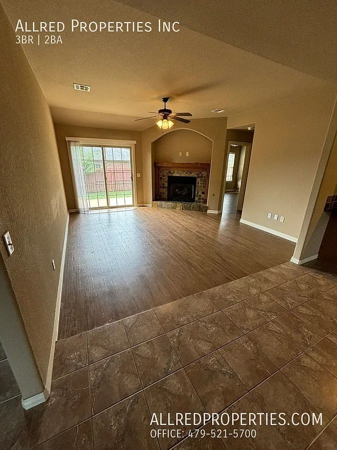 Clabber Creek Subdivision! Worry Free Lawn maintenance!! — Photo 3