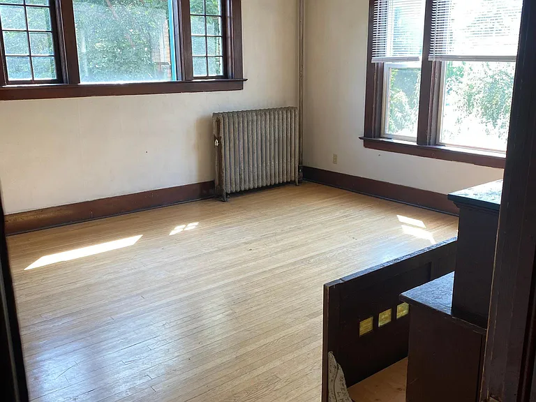 Big windows, bright open views.