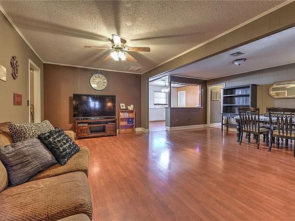 2nd image of 1118 Harrington Dr
