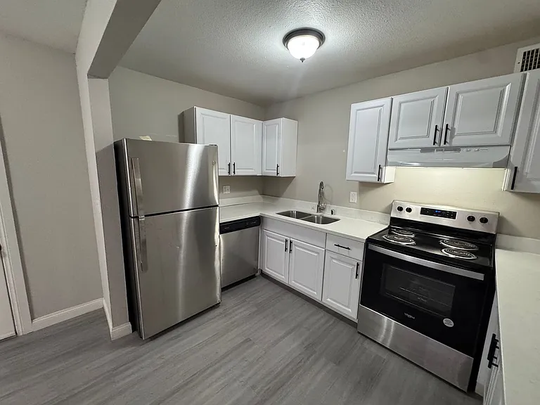 5237 Garden Ln — Photo 2