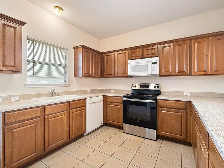 13205 Marie Ln — Photo 5
