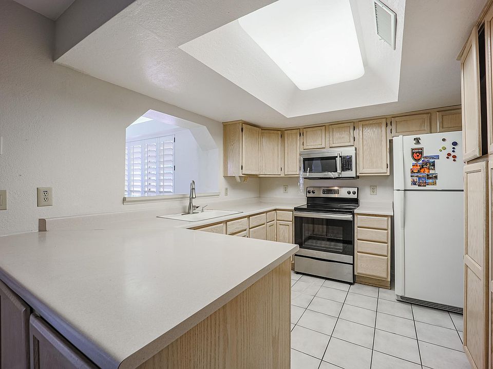 1st image of 826 W Meseto Ave