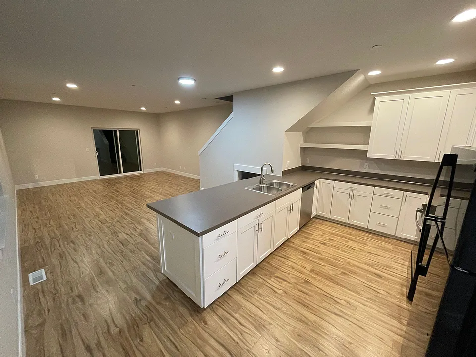 1401 Hardcastle Ave
