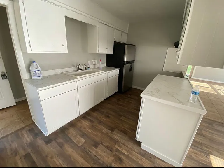 4925 Amherst Dr — Photo 3